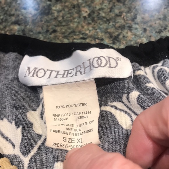 Motherhood XL adjustable neck black and cream blouse.  Flutter sleeves - Picture 5 of 6